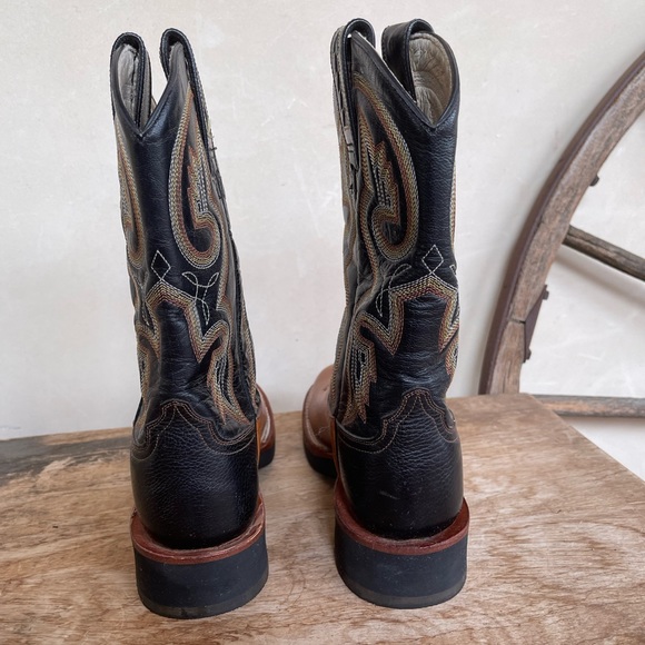 ARIAT COWBOY BOOTS Black Brown Embroidered Leather Mens Boys 5.5B NEW Retail$240 - Picture 5 of 14